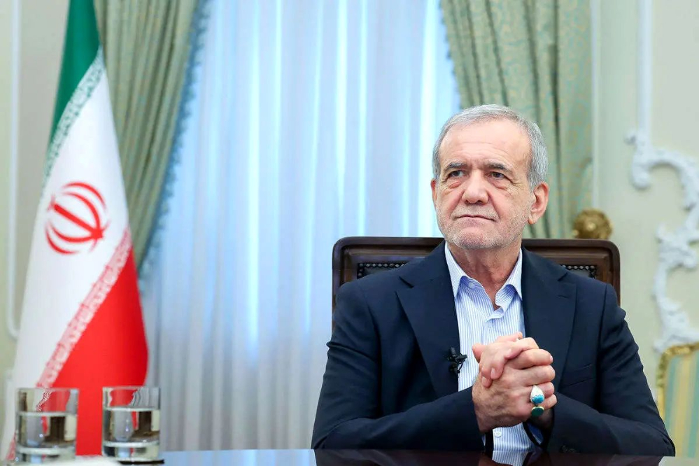 Pezeshkian: A nation that wants to be alive must take books seriously.