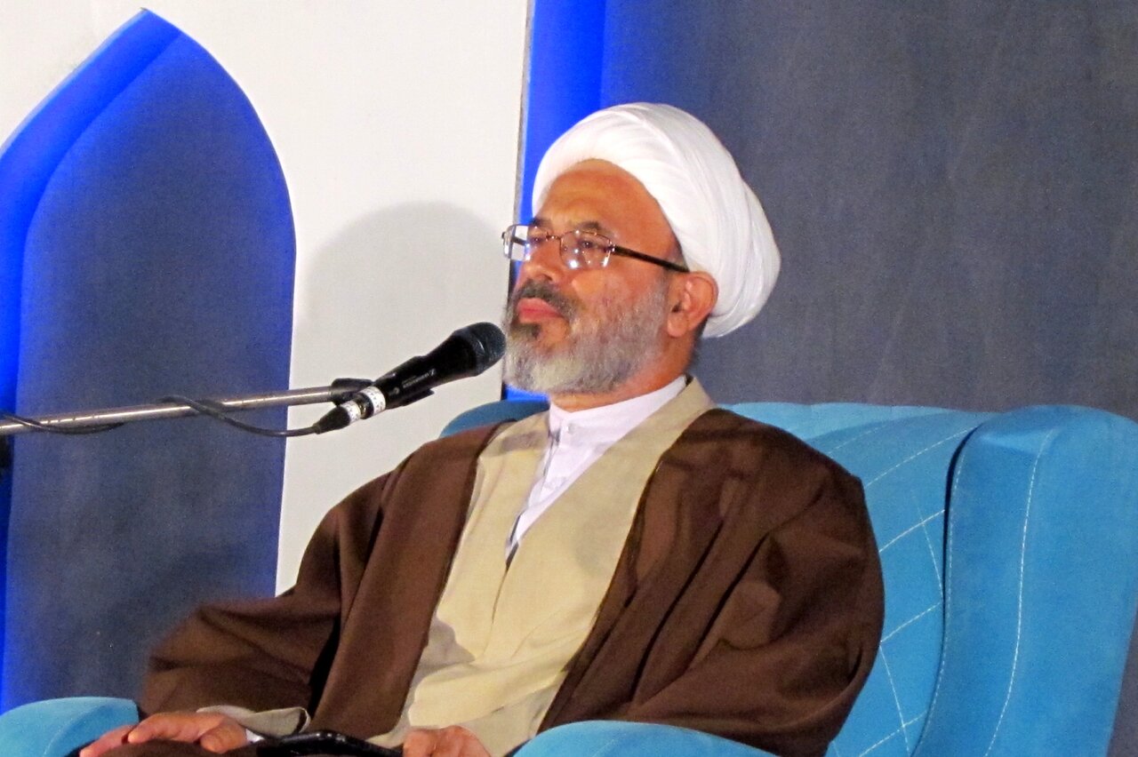 The professor who teaches jurisprudence or literature must pay attention to the student