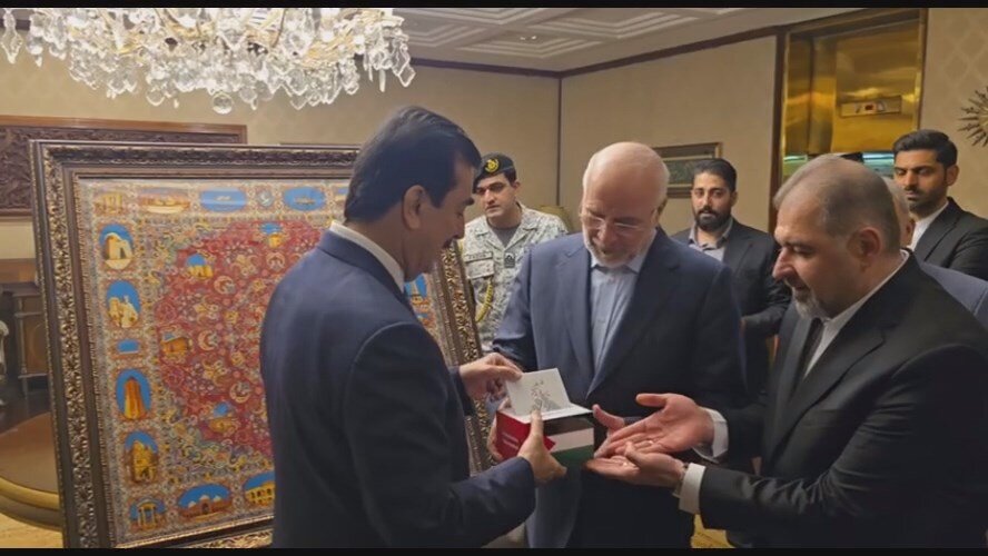 Qalibaf Gifts Leader’s Book to Pakistan’s President