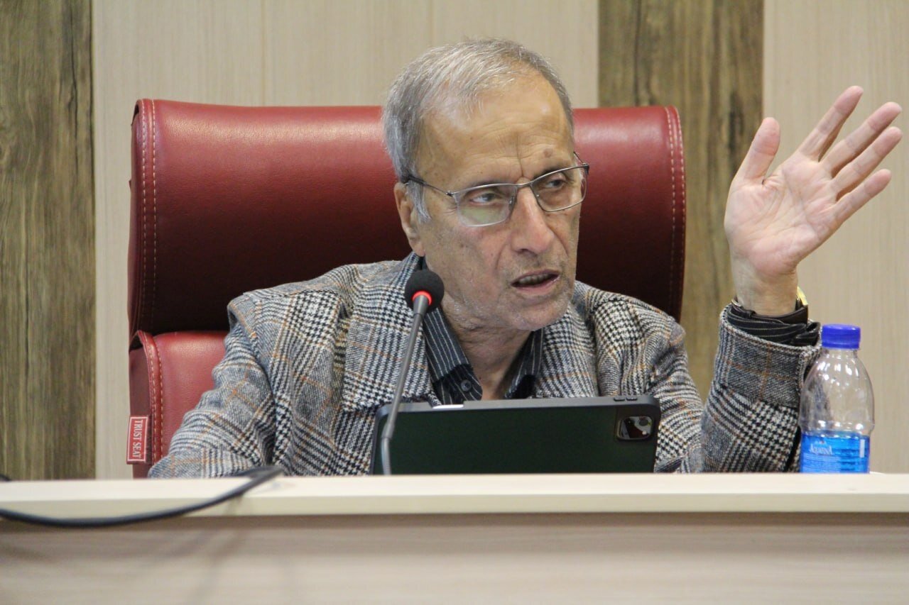 Eshaq Jahangiri’s Book of Memoirs from Khaniki’s Perspective: Re-reading Historical Experiences Illuminates the Path to Reforming Governance Approaches
