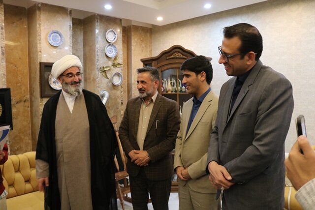Presence of the Representative of the Supreme Leader in Semnan Province and the Director General of Public Libraries at the Home of Veteran Author Professor Farhang Shokouhi