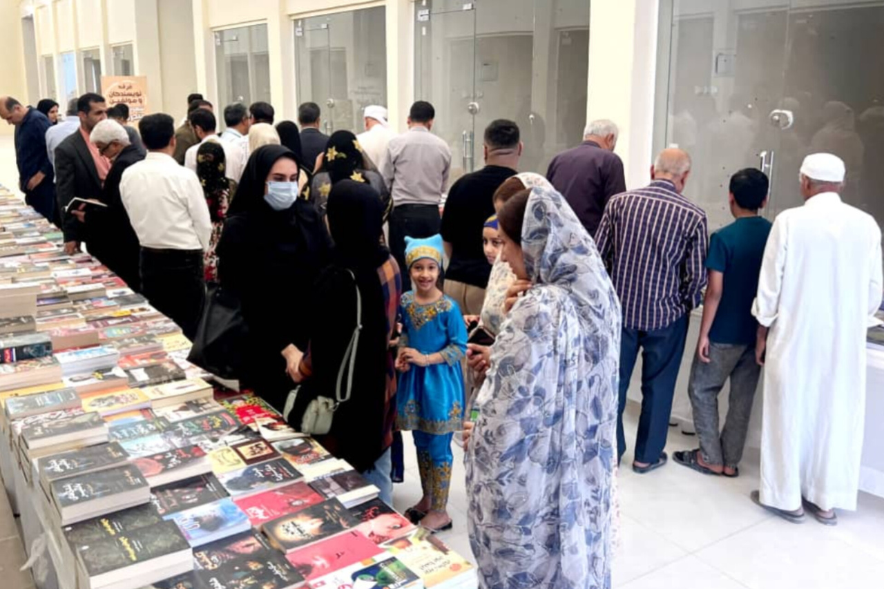 People of Khamir bought 1.5 billion rials worth of books at the book exhibition