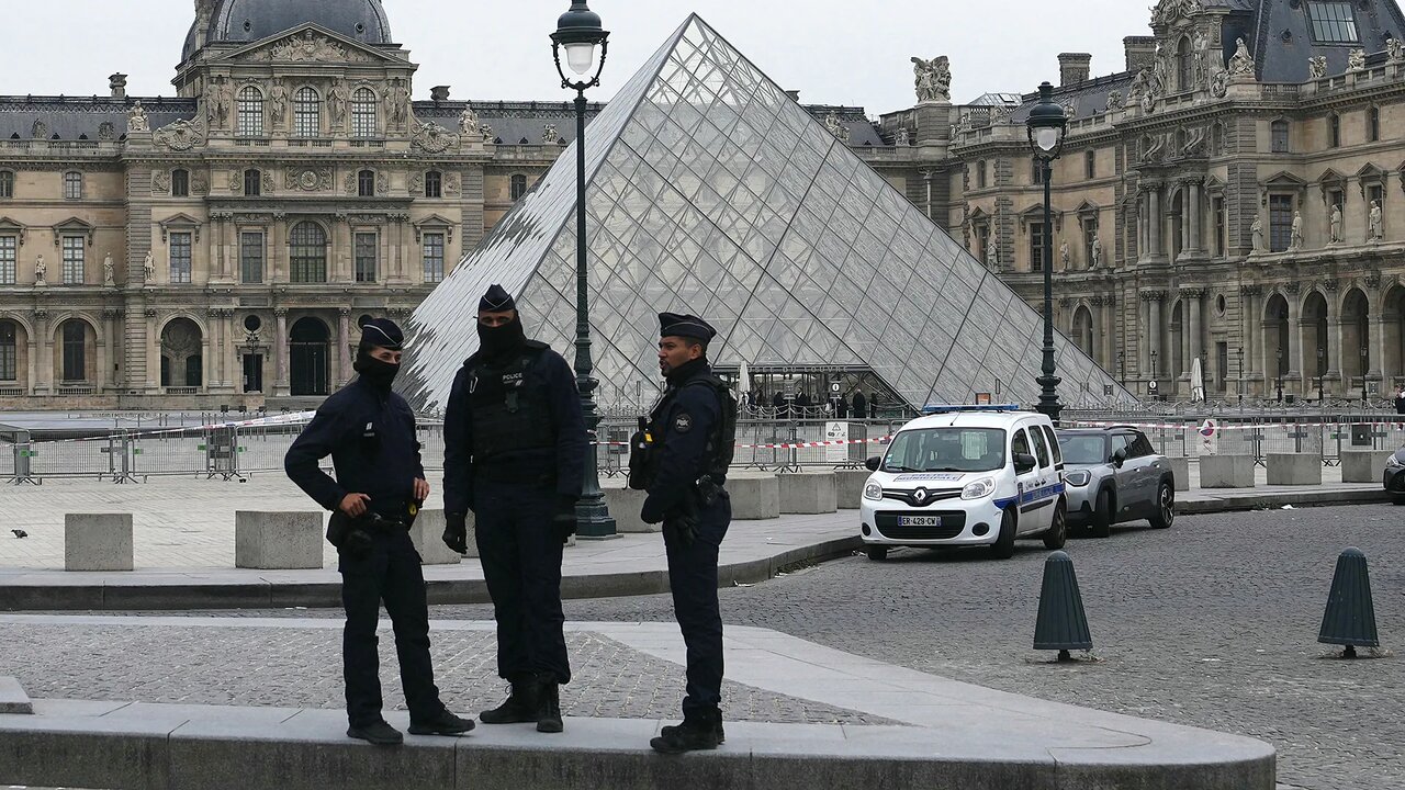 Watch | Destruction of historical artifacts in the Louvre Museum due to sewage