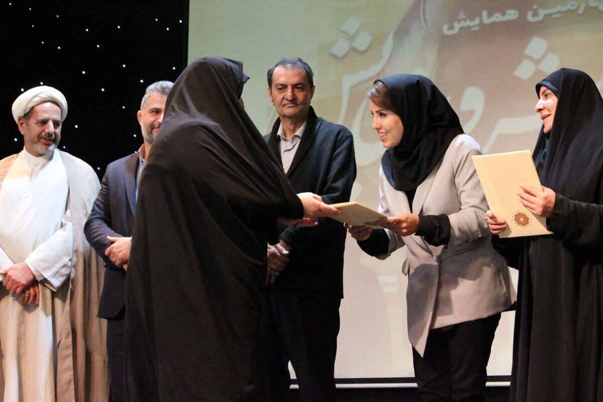 Large Gathering of 390 Writers in Tehran; Annual Literary Celebration Held